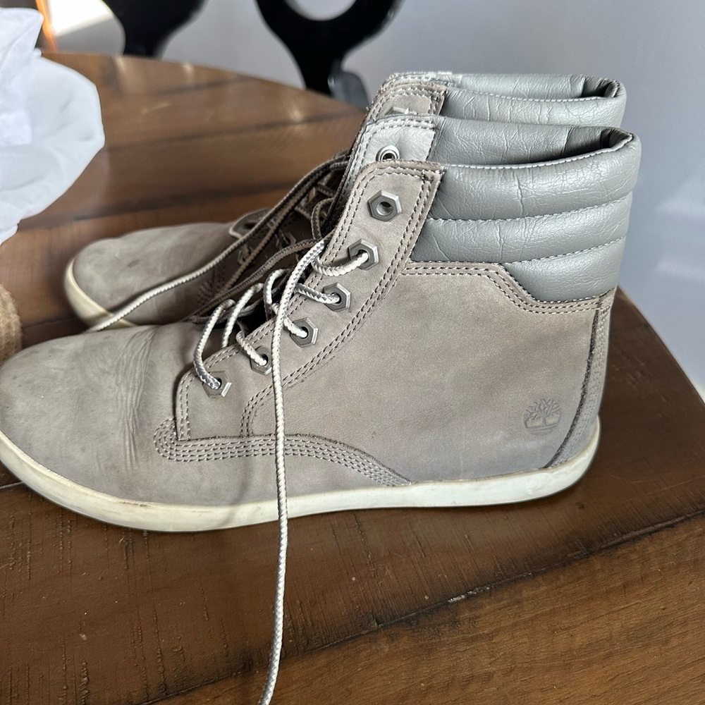 Timberland Taupe Lace-Up Women's Boots with Silver Collar